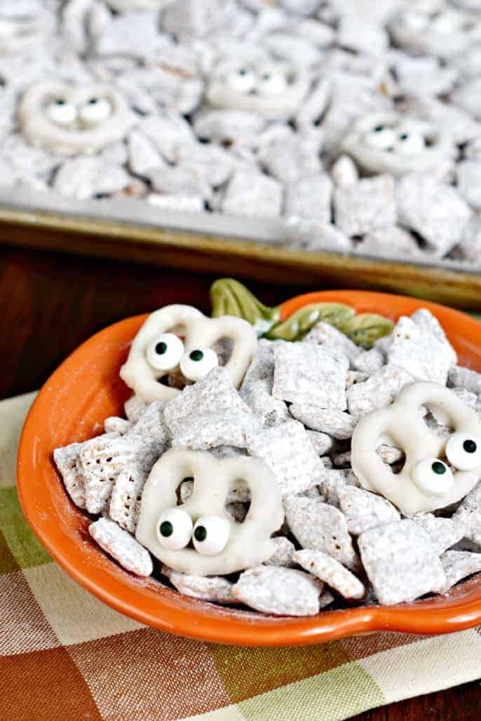 Easy Peanut Butter Halloween Eyeballs Recipe - Inside BruCrew Life