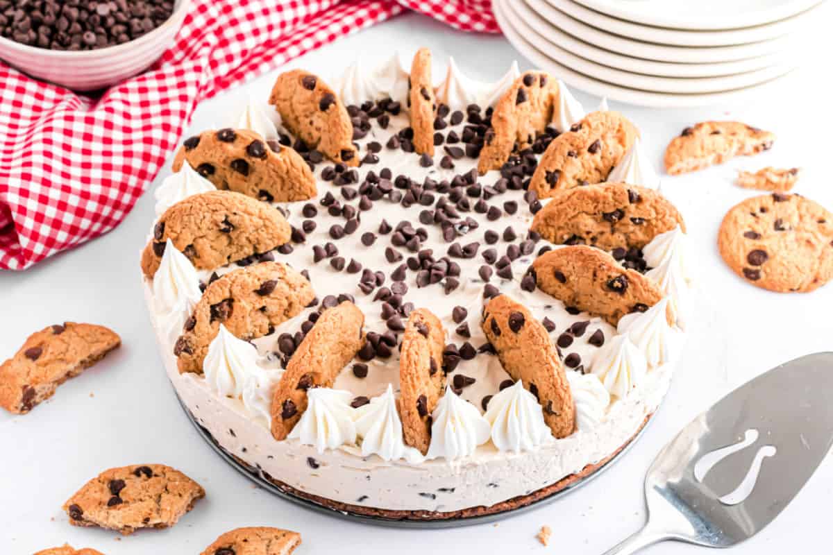 https://www.shugarysweets.com/wp-content/uploads/2018/06/chocolate-chip-cookie-cheesecake-facebook.jpg