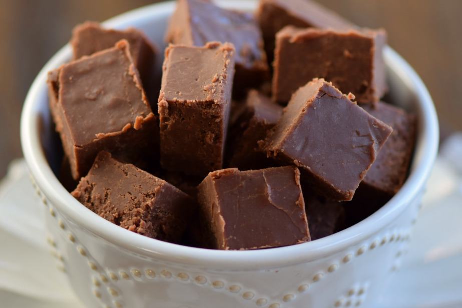 How To Make Chocolate Fudge - Shugary Sweets