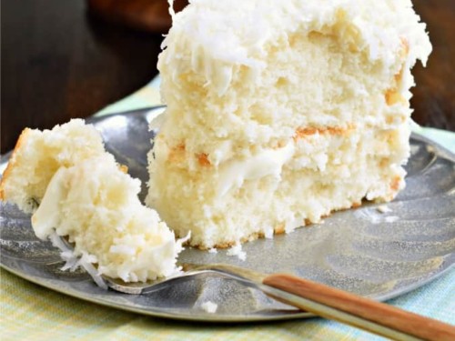 https://www.shugarysweets.com/wp-content/uploads/2019/03/coconut-cake-1-500x375.jpg