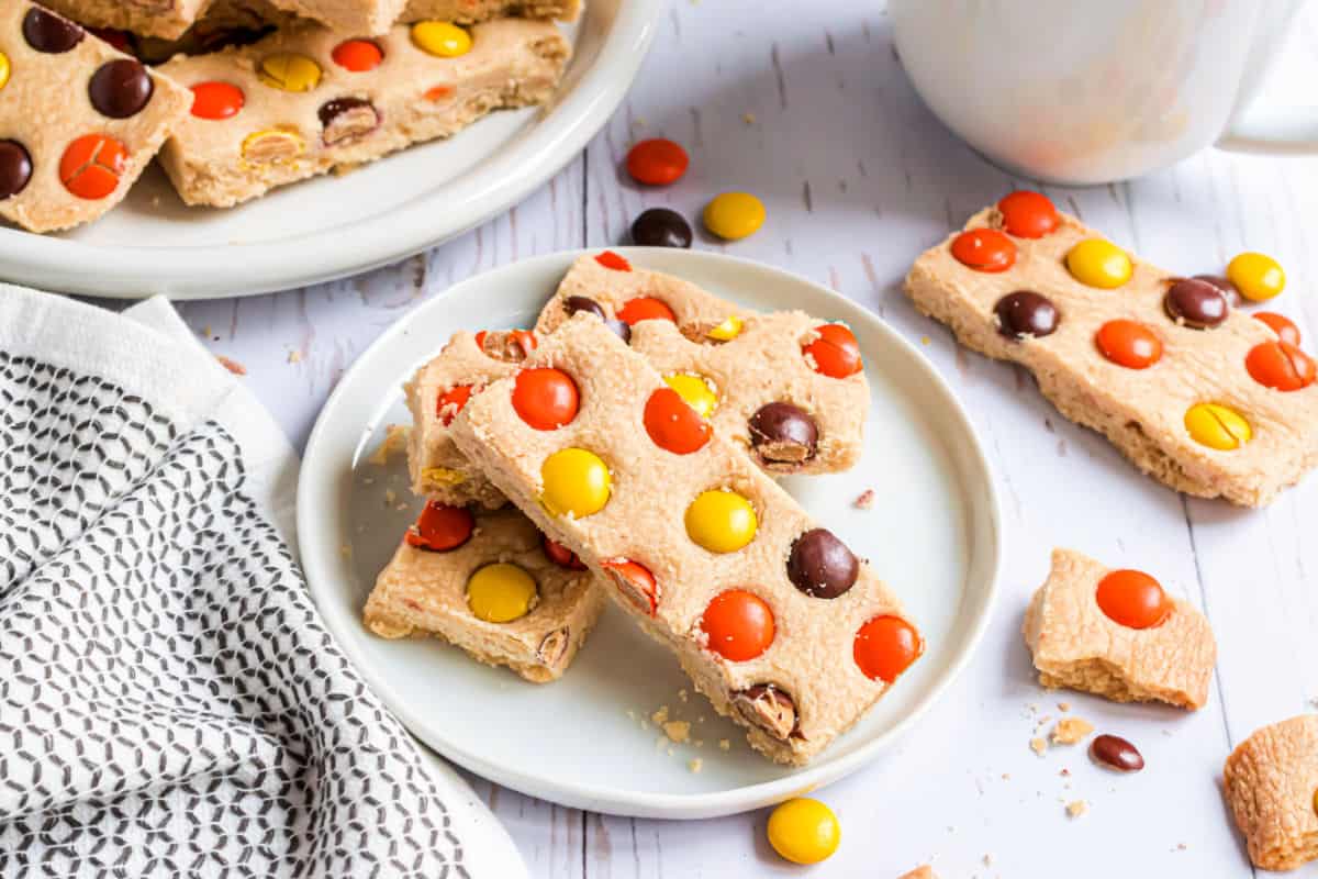 https://www.shugarysweets.com/wp-content/uploads/2019/05/peanut-butter-shortbread-facebook.jpg