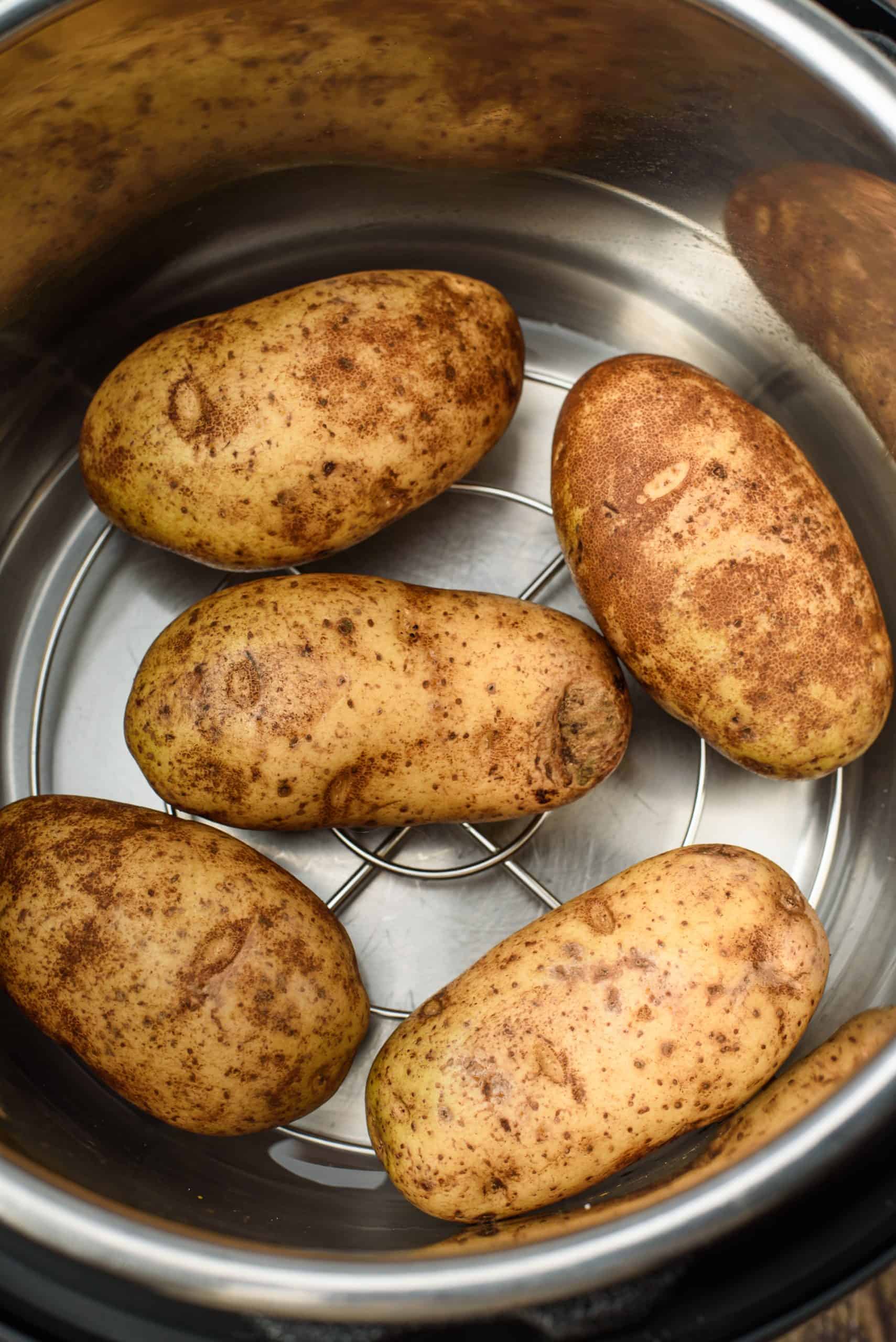 https://www.shugarysweets.com/wp-content/uploads/2020/01/instant-pot-baked-potatoes-1-scaled.jpg