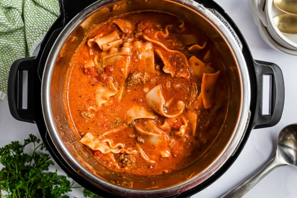 https://www.shugarysweets.com/wp-content/uploads/2020/02/instant-pot-lasagna-soup-facebook.jpg