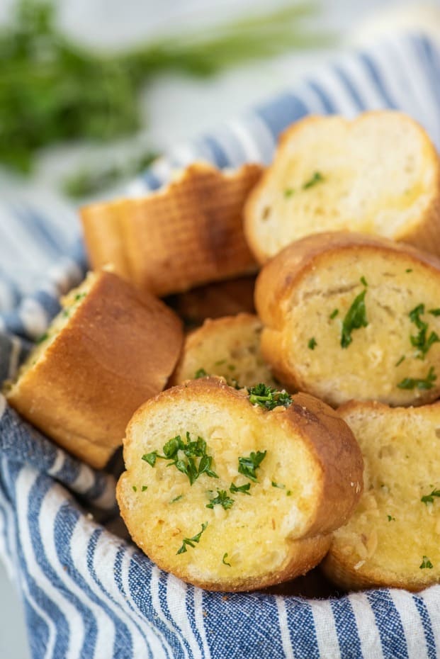 Easy Garlic Bread Recipe - Shugary Sweets