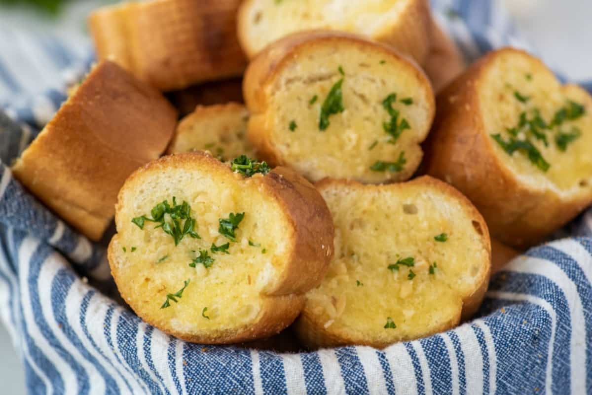 Easy Garlic Bread Recipe - Shugary Sweets
