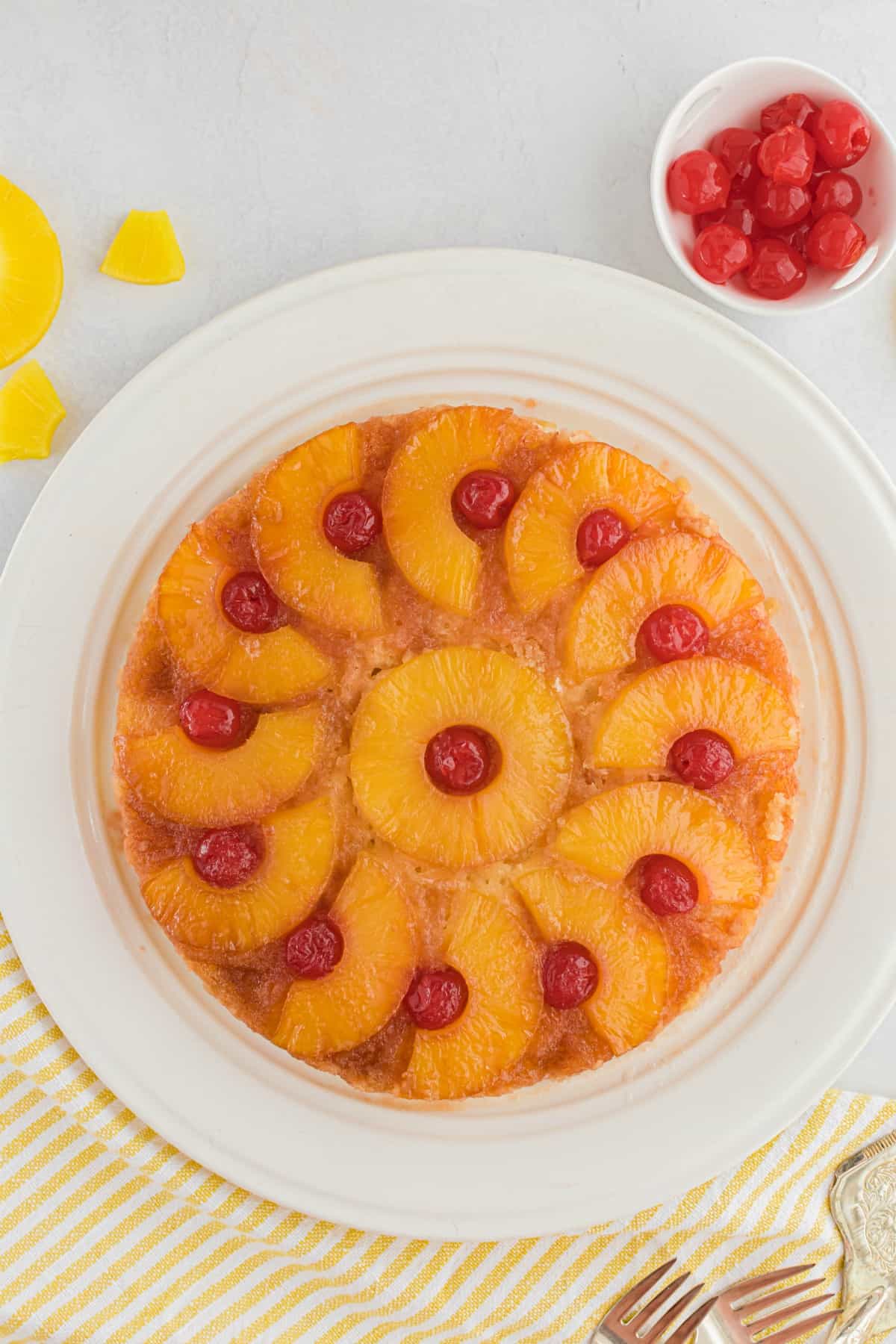 https://www.shugarysweets.com/wp-content/uploads/2020/06/pineapple-upside-down-cake-3.jpg