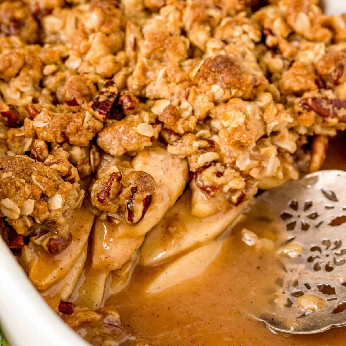 https://www.shugarysweets.com/wp-content/uploads/2020/11/apple-crisp-square.jpg