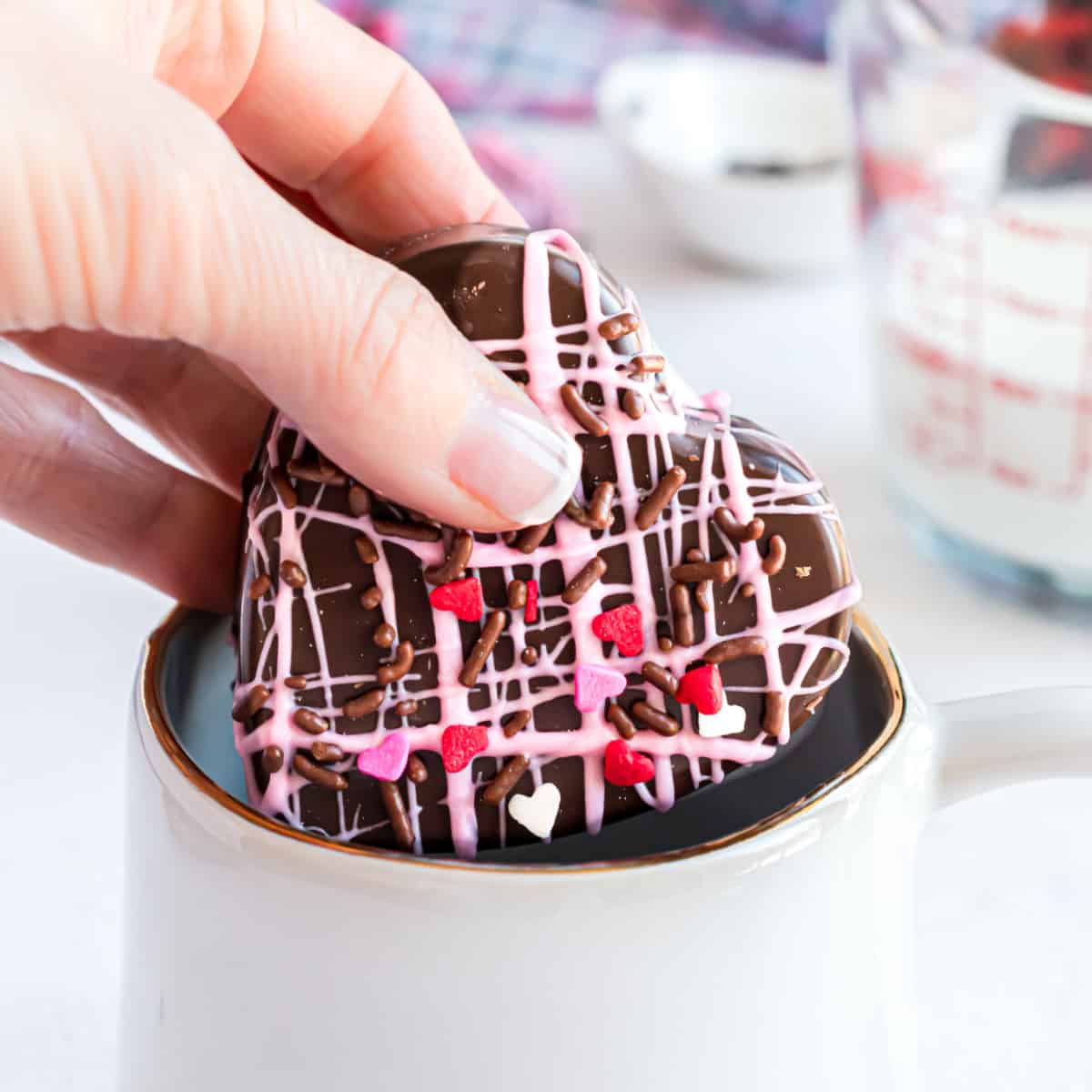 https://www.shugarysweets.com/wp-content/uploads/2021/01/valentines-hot-cocoa-bombs-recipe.jpg