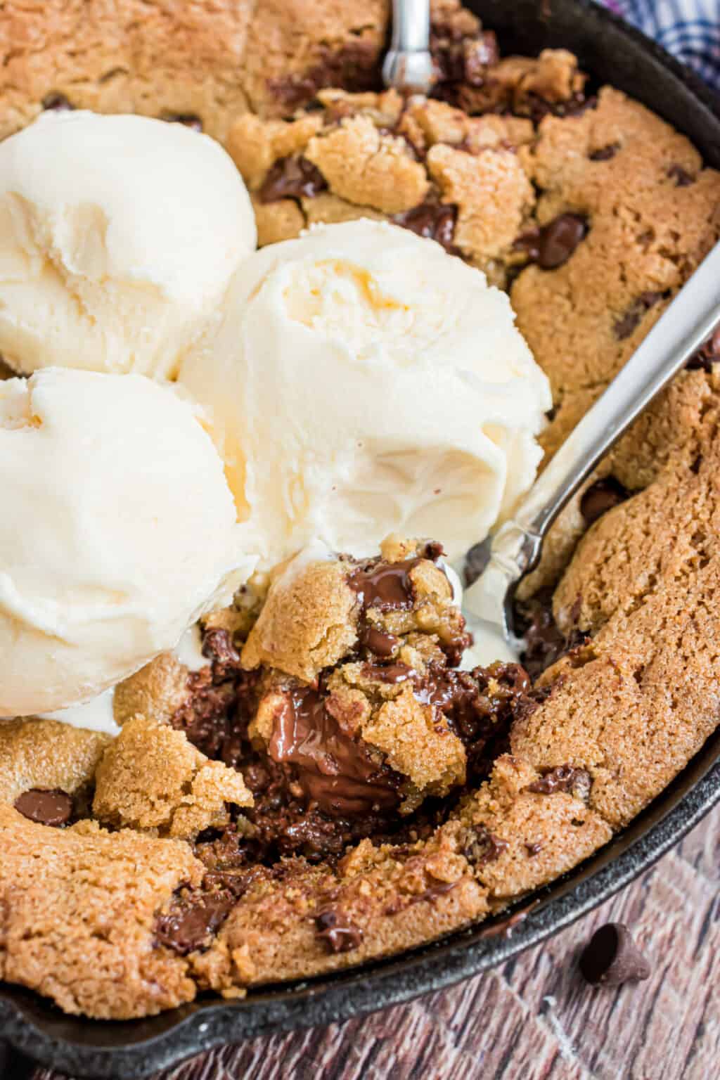 Chocolate Chip Pizookie Recipe Shugary Sweets