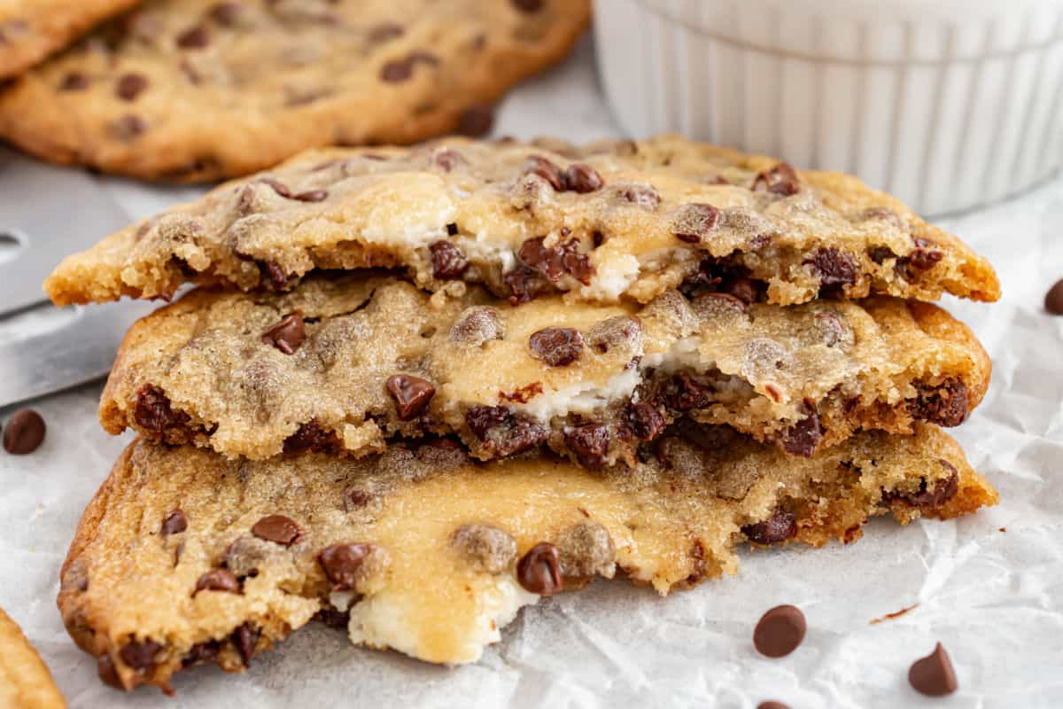 https://www.shugarysweets.com/wp-content/uploads/2021/06/chocolate-chip-cheesecake-cookies-facebook.jpg