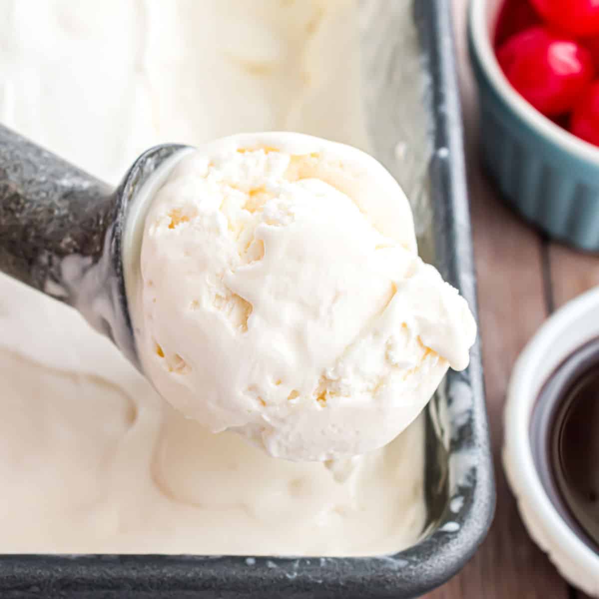 Peach Cobbler Ice Cream - easy, no churn - Sugar Salt Magic