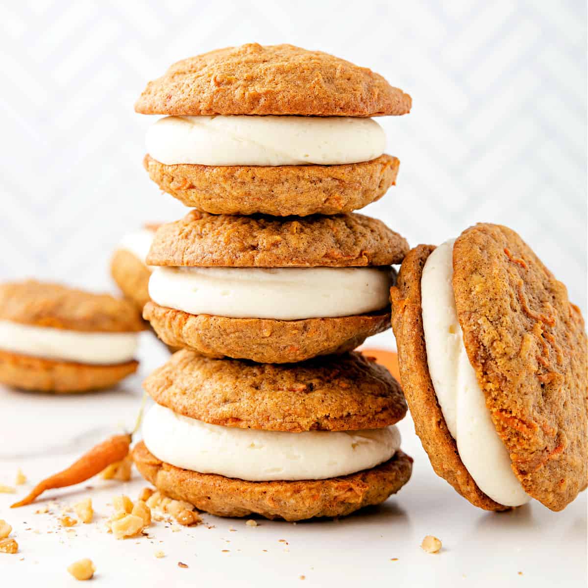 https://www.shugarysweets.com/wp-content/uploads/2023/03/carrot-cake-whoopie-pies-recipe.jpg