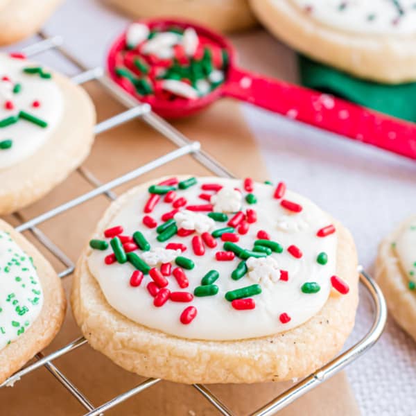 Christmas Shortbread Cookies are the perfect way to deliver holiday cheer. These buttery shortbread cookies are topped with melted white chocolate and holiday sprinkles. Theyre easy to make and great for sharing.