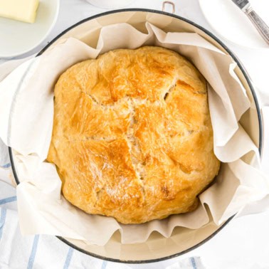 This No Knead Artisan Bread recipe makes crusty, bakery-style bread easy to bake at home! It’s a great recipe for beginners and experienced bakers too.